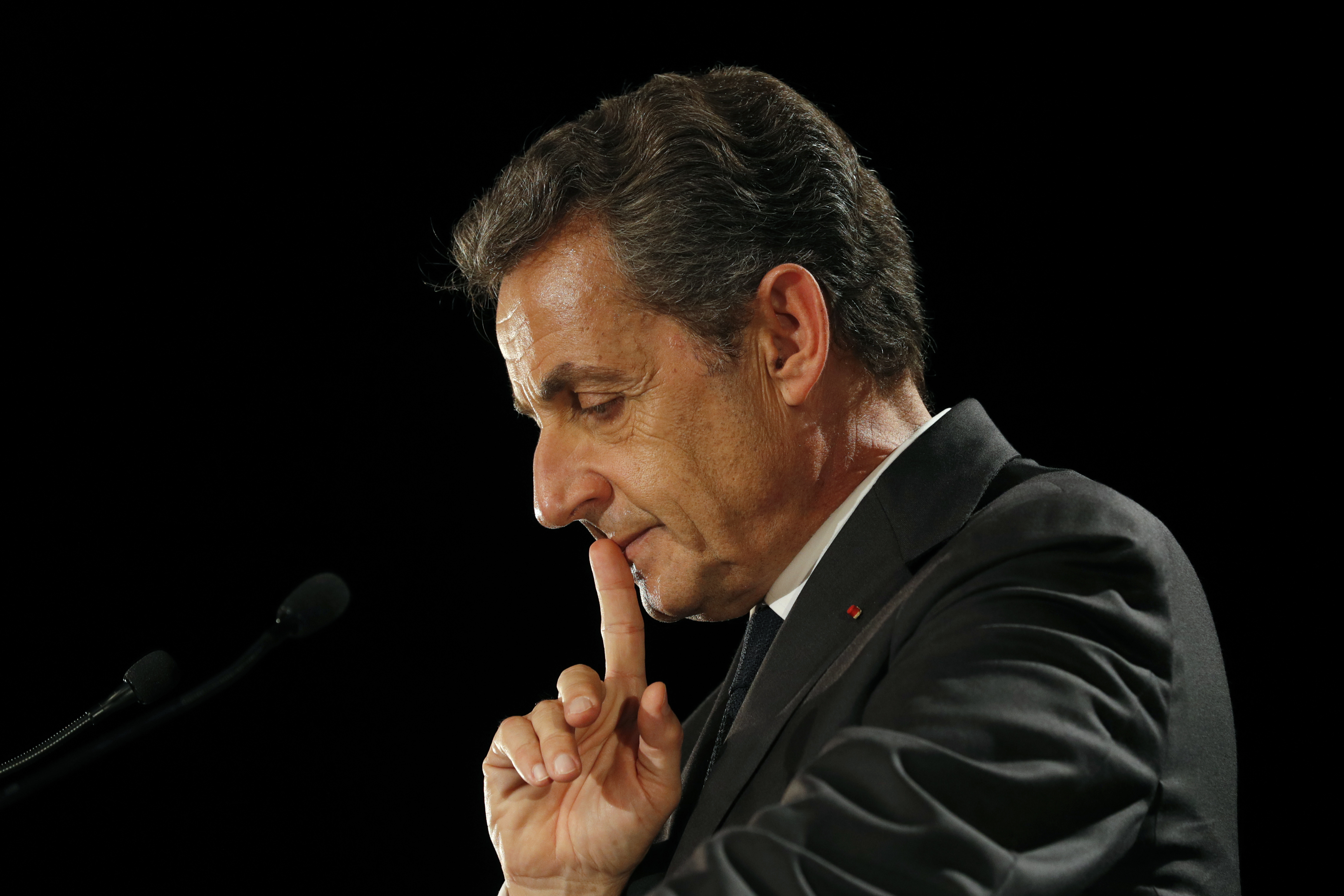 Саркози обещает некоторое время хранить обет политического молчания