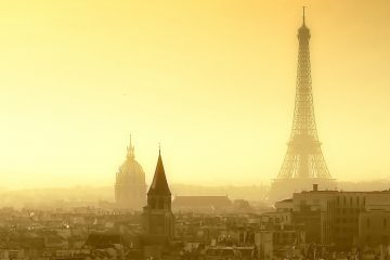Туман в Париже заметен даже утром, когда воздух над городом меньше загрязнен выхлопными газами