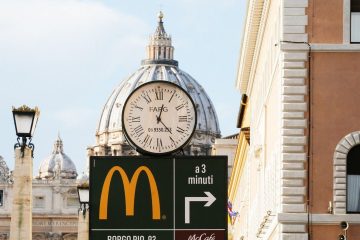 McDonald’s открылся в помещении Римско-Католической церкви в Ватикане. Источник http://a57.foxnews.com/