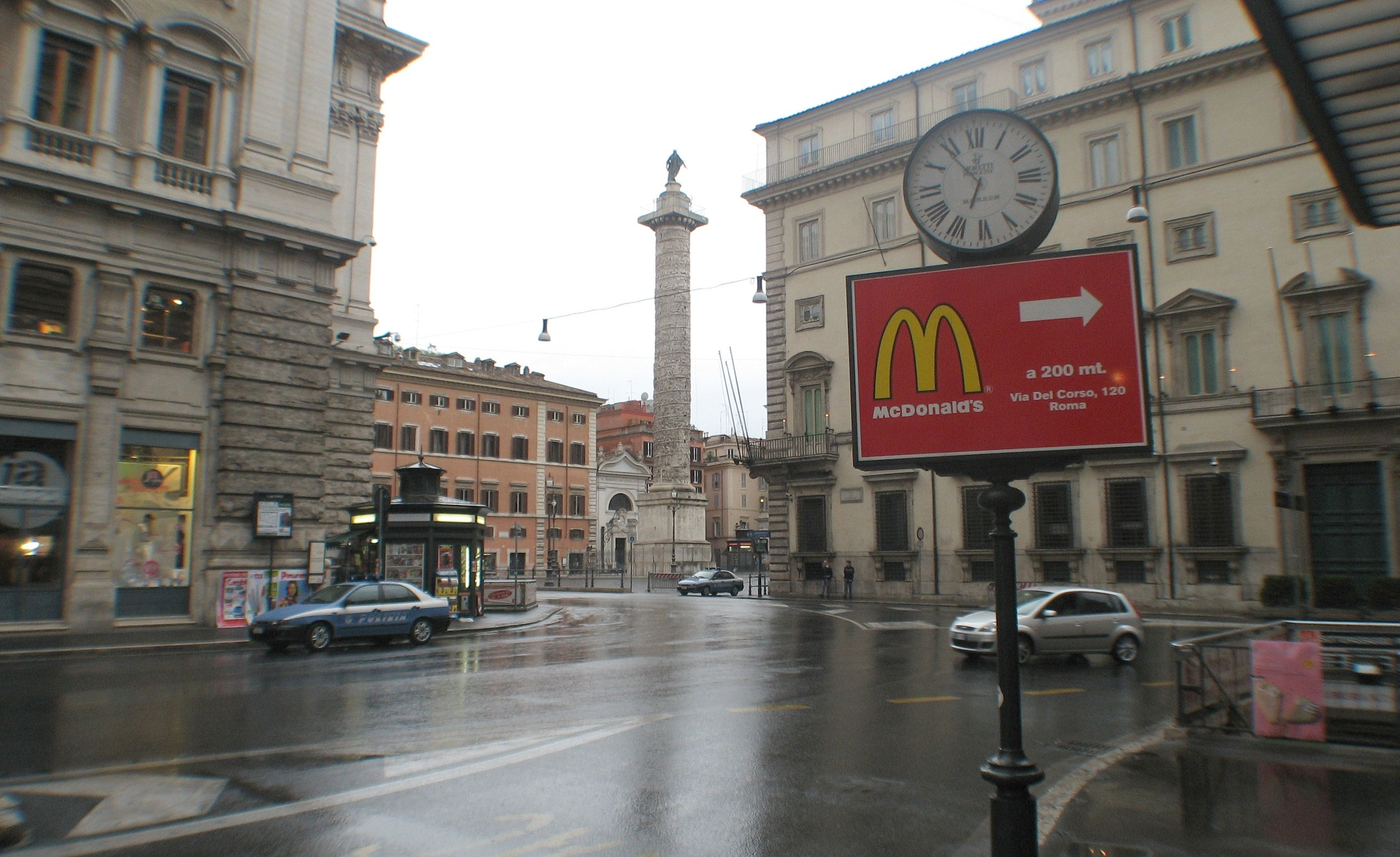 Вот такой указатель теперь можно увидеть в нескольких шагах от площади Святого Петра Источник: http://www.myrepublica.com