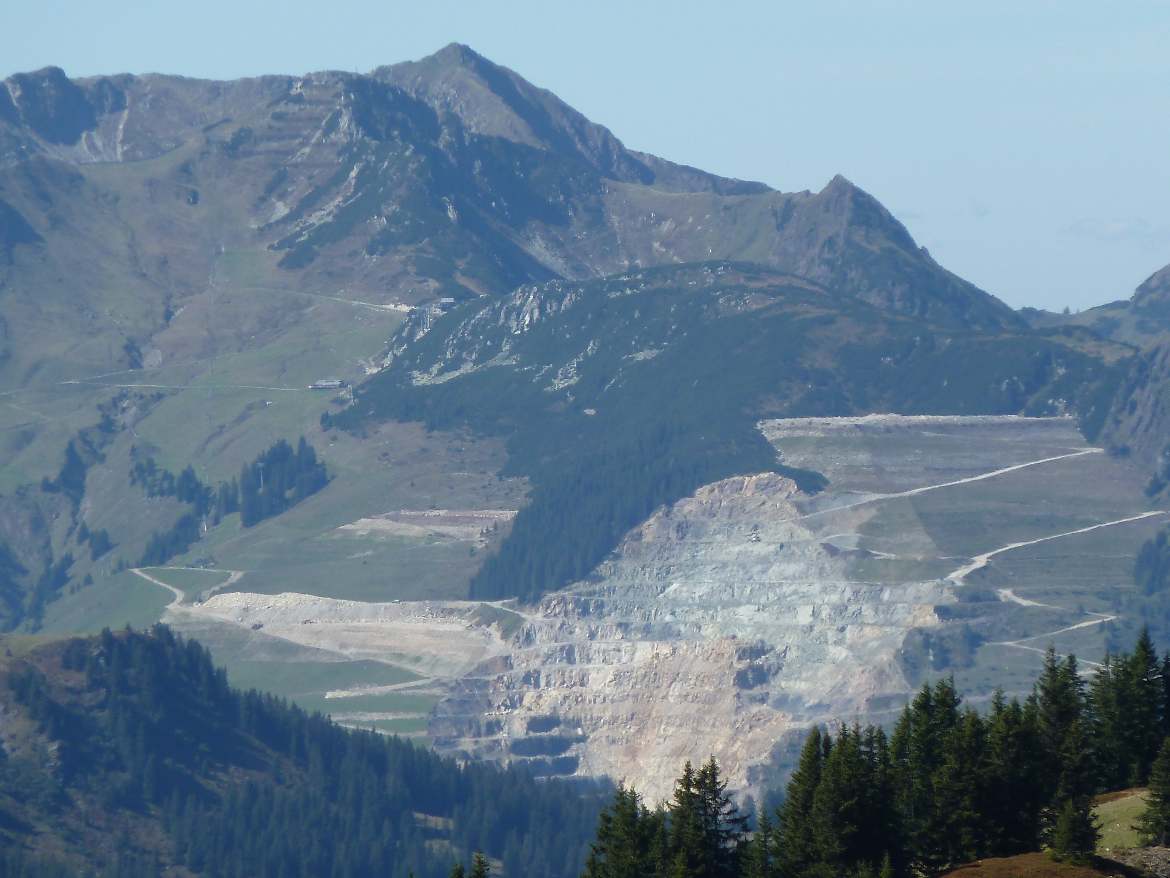 Вид из Хохфильцена на Тирольские горы. Источник https://upload.wikimedia.org/