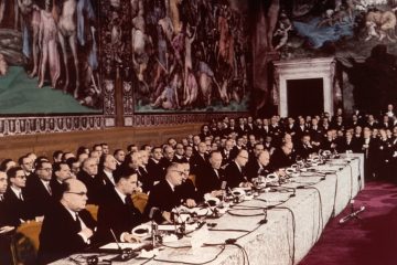 Церемония подписания Римского договора. Капитолийский холм, 25 марта 1957 года. Источник http://dic.academic.ru/