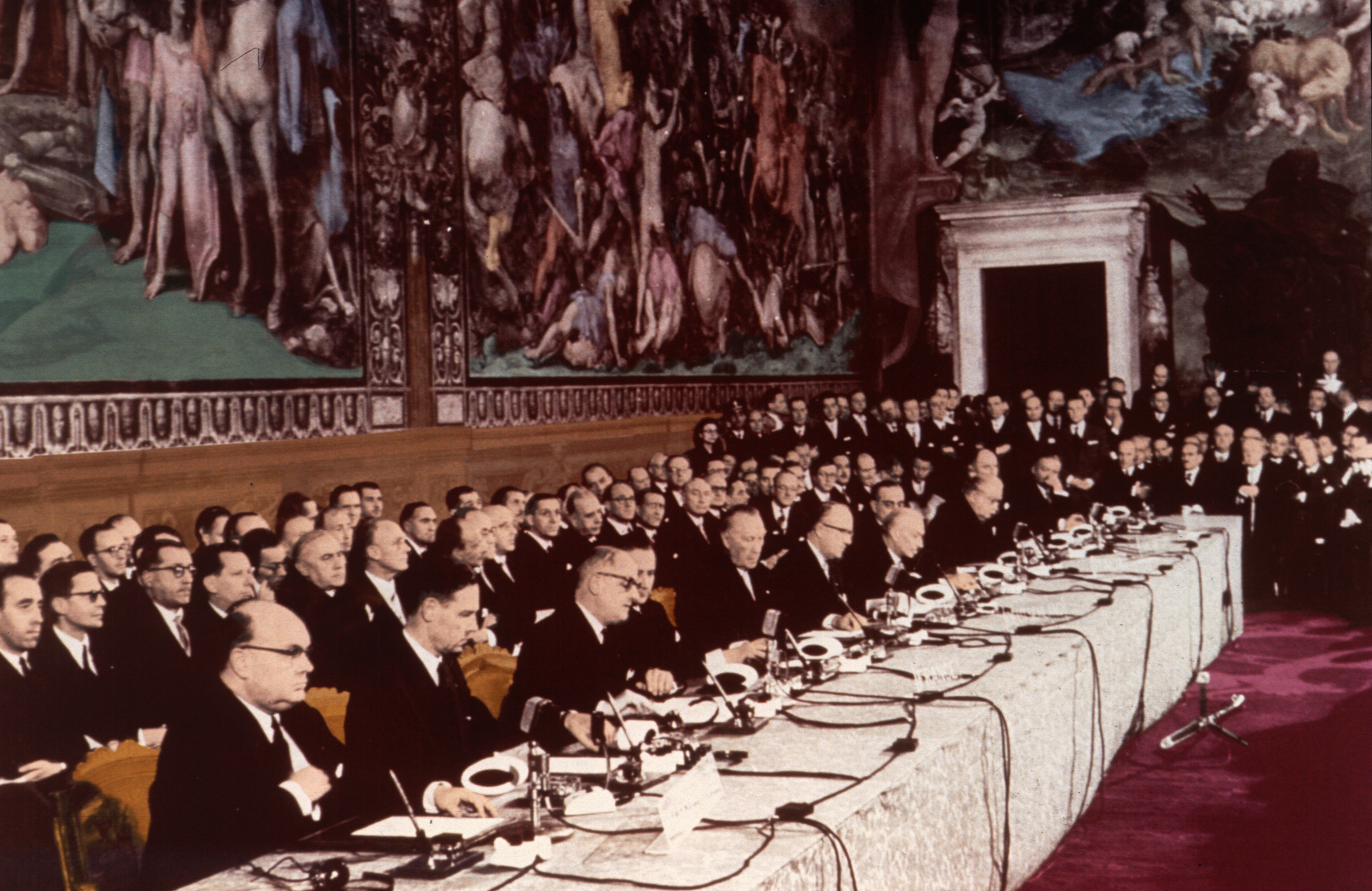 Церемония подписания Римского договора. Капитолийский холм, 25 марта 1957 года. Источник http://dic.academic.ru/