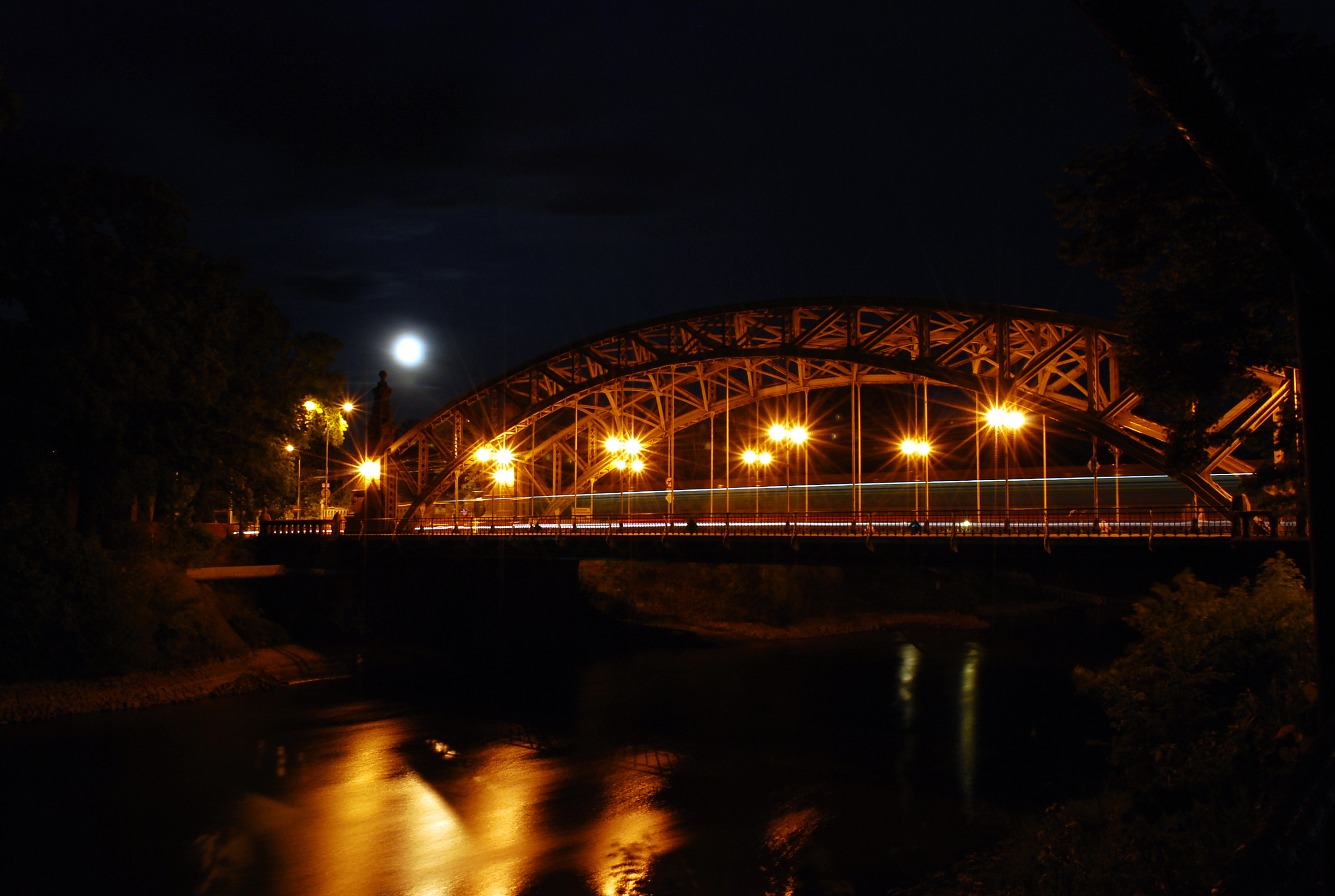 Зверинецкий мост (желтый, который строили 250 лет). Источник https://upload.wikimedia.org/