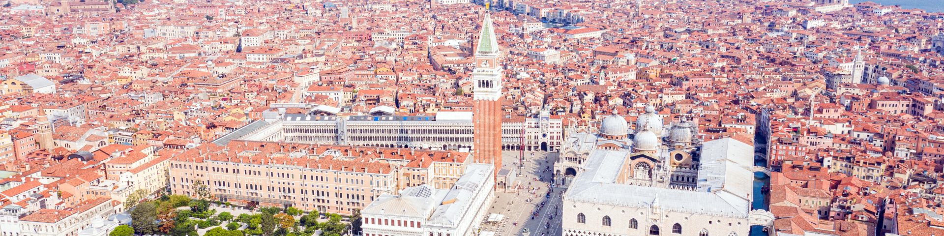 Венеция. Вид на площадь Сан-Марко и Дворец дожей. Источник иллюстрации: Викимедиа